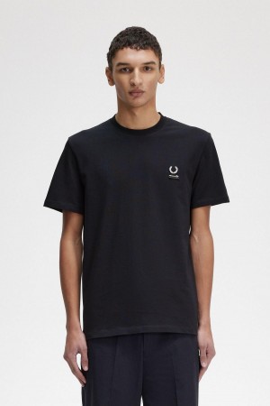 Camiseta Fred Perry Enamel Pin Hombre Negras | ZCLMJ53254