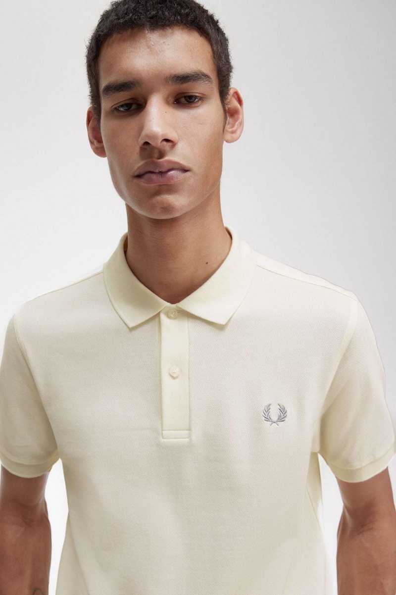 Camisa Polo Fred Perry M6000 Hombre Ecru / Limestone | XCLBH34911