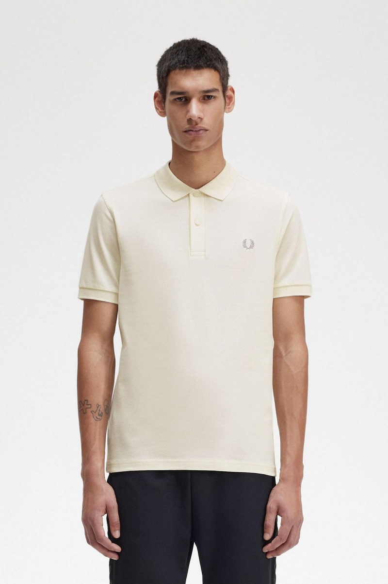 Camisa Polo Fred Perry M6000 Hombre Ecru / Limestone | XCLBH34911