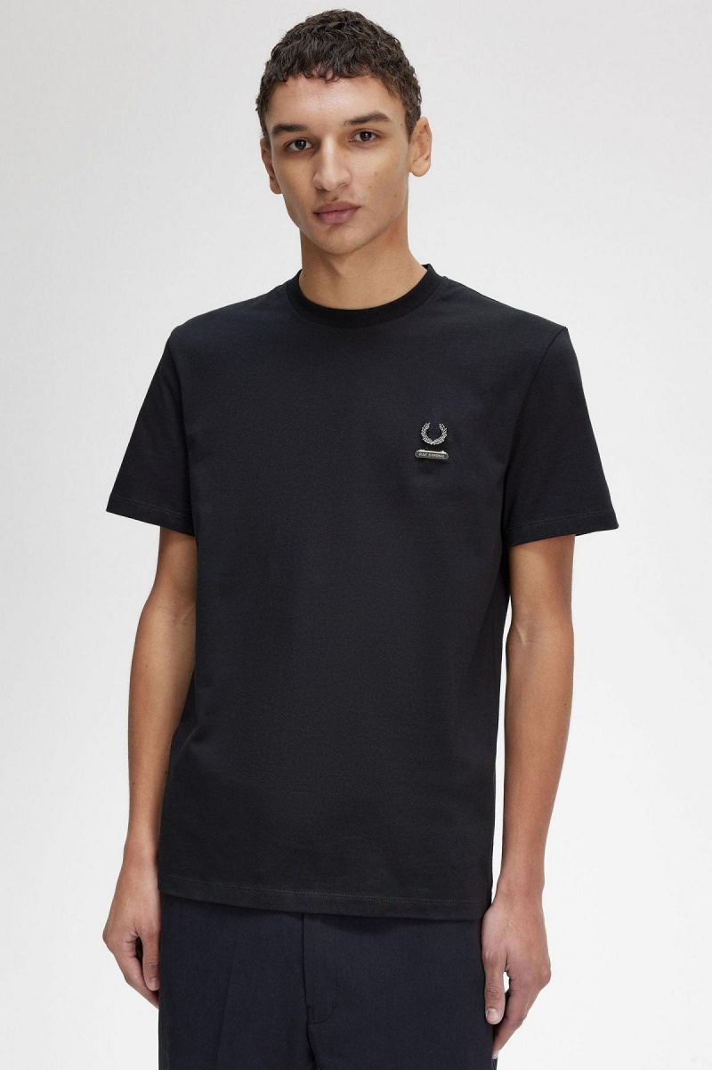 Camiseta Fred Perry Enamel Pin Hombre Negras | ZCLMJ53254